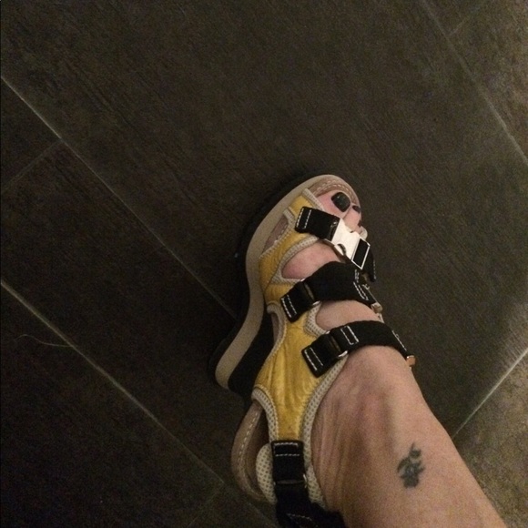 Made in Italy vintage DKNY wedges price drop today only - Picture 8 of 8