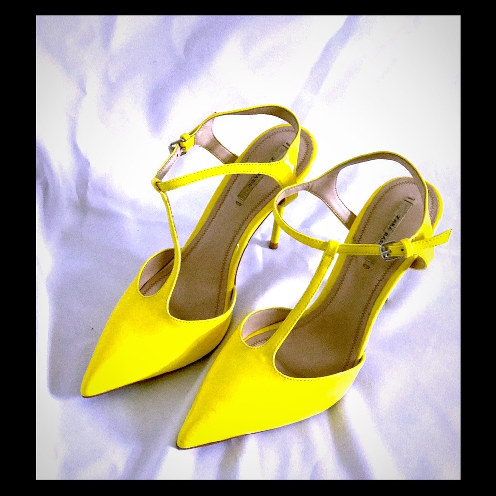 Beautiful yellow Zara shoes