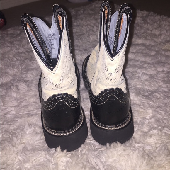 boots - Picture 2 of 4