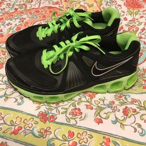 Nike Airmax shoes. Men size 8. Women's 9.5/10