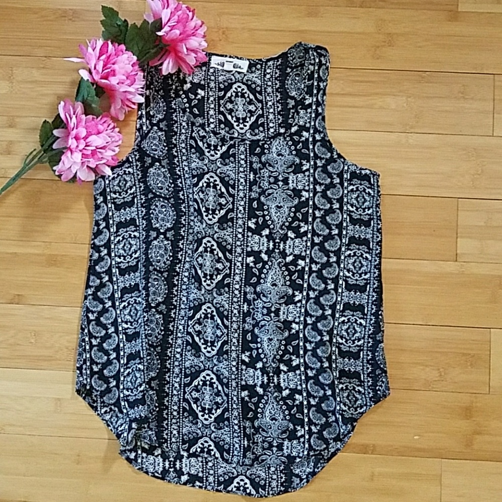Cute flowy sleeveless top