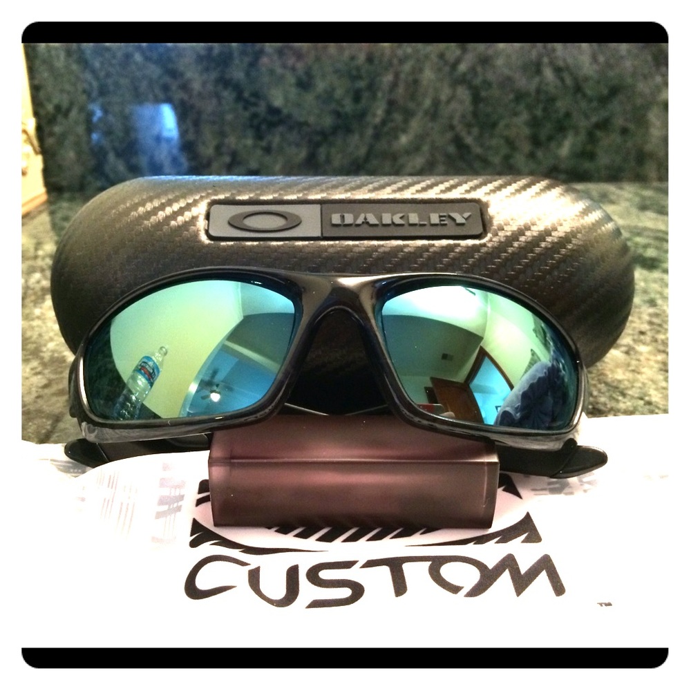 Oakley Straight Jackets