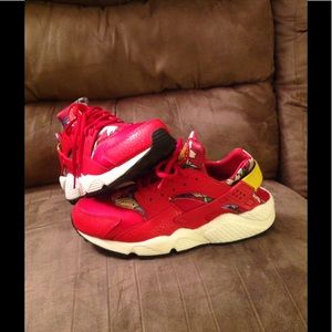 Nike 'Aloha' huaraches