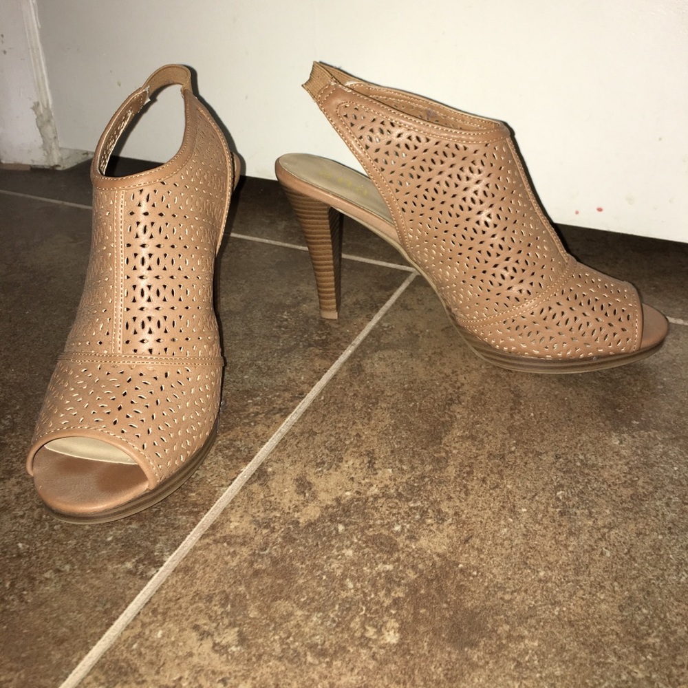 Tan heels
