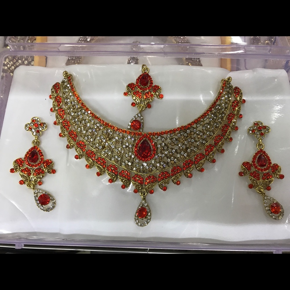 Beautiful Red and White rhinestone necklace set