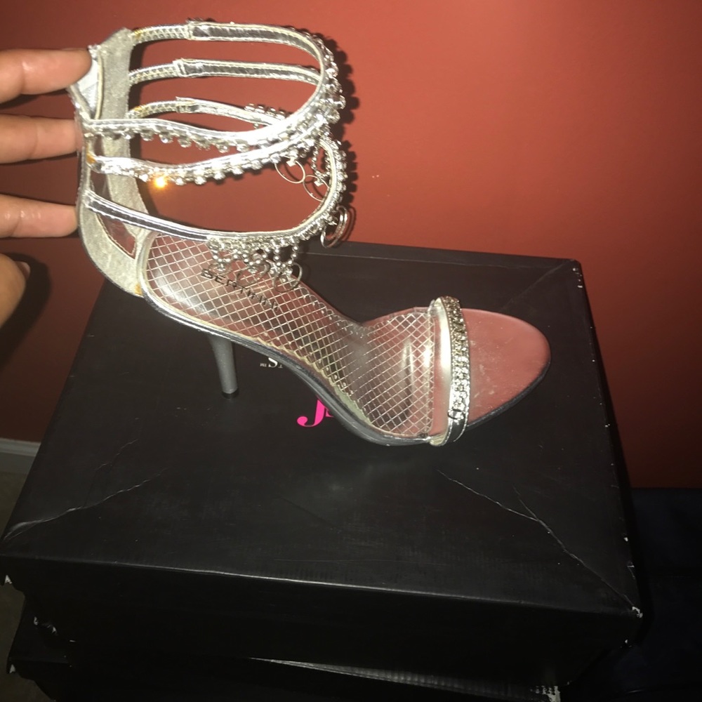 Special occasion heels size 10 fits like a 9