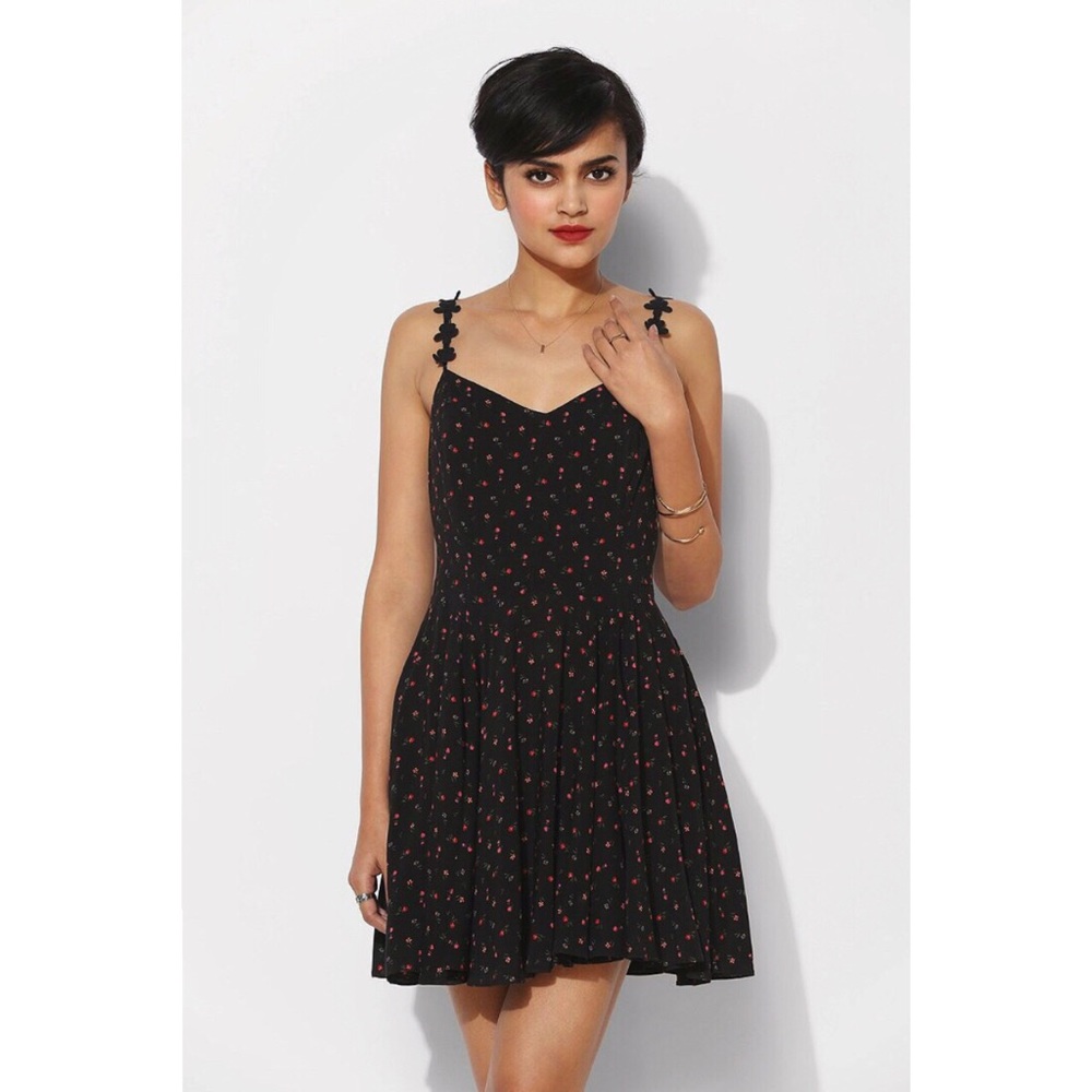 Kimchi Blue Daisy strap Dress