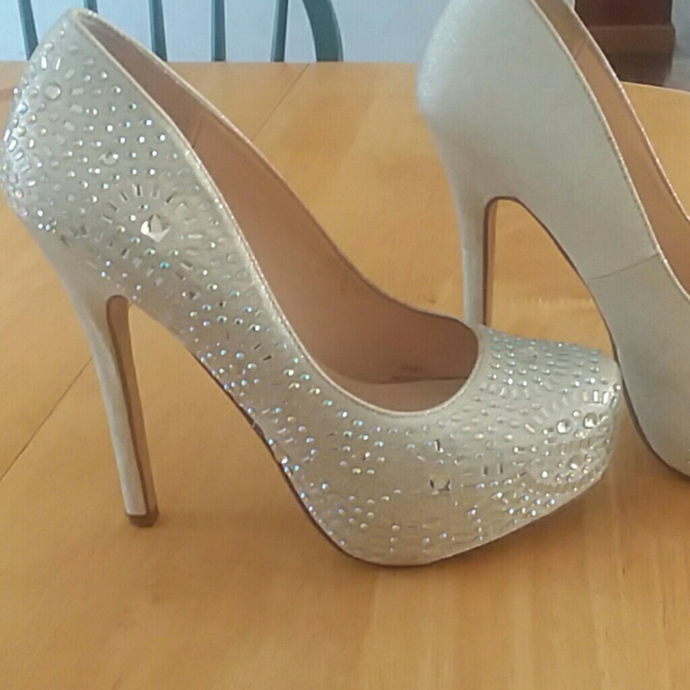 Sparkly detailed high heels