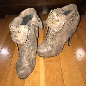 Studded Lace Up Pumps!