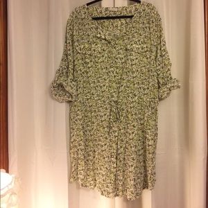 ADORABLE Green, peach, and cream shirt dress!