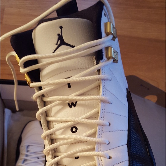 Air Jordan retro 12 playoffs size 9 main image 8
