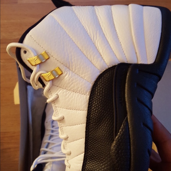 Air Jordan retro 12 playoffs size 9 main image 5