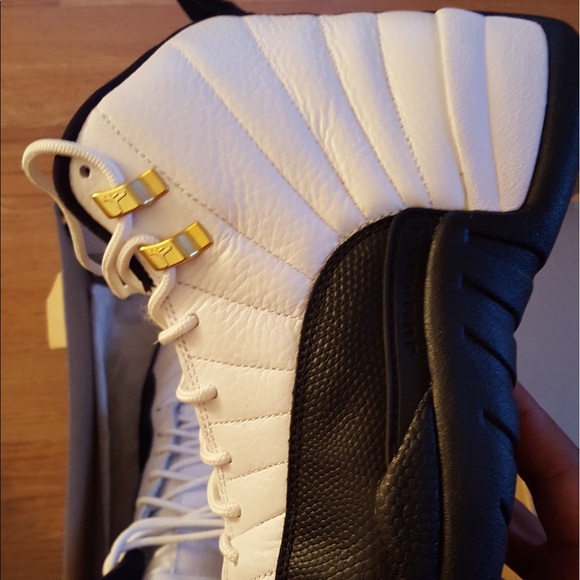 Air Jordan retro 12 playoffs size 9 main image 7
