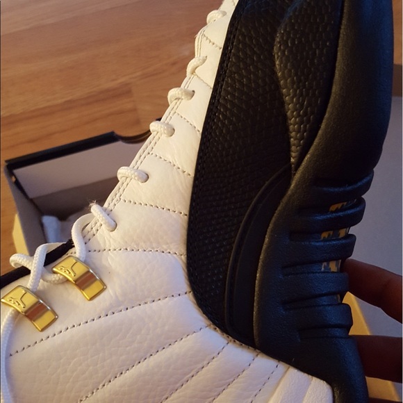 Air Jordan retro 12 playoffs size 9 main image 2