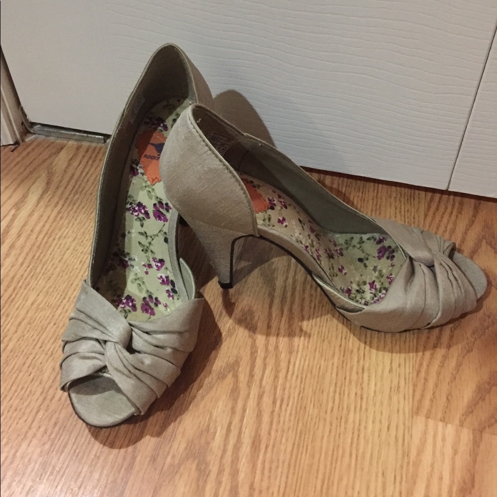 Beije heels
