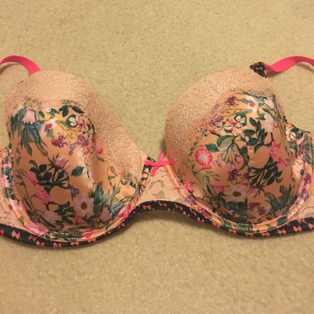 Dream Angels gorgeous bra, barely worn!