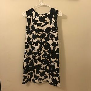 Black and white patterned dress