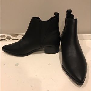 NWOT Old Navy Pointed-toe Booties
