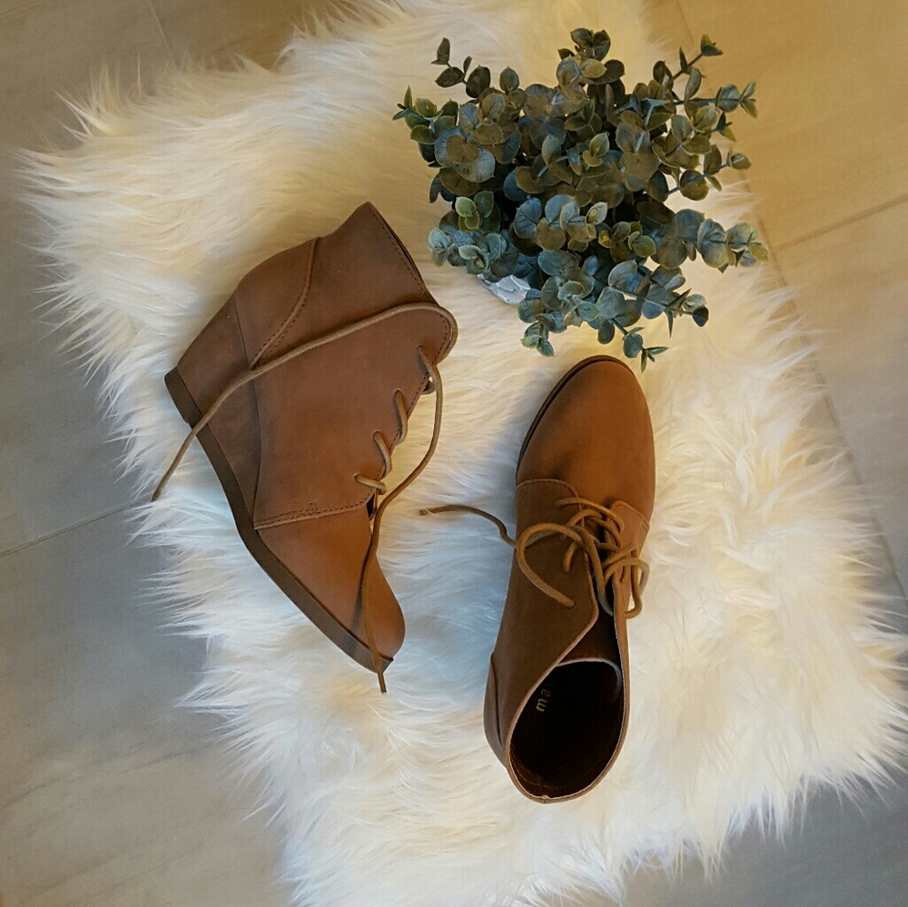 tan/taupe