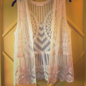 Bohemian crotchet vest. Off-white