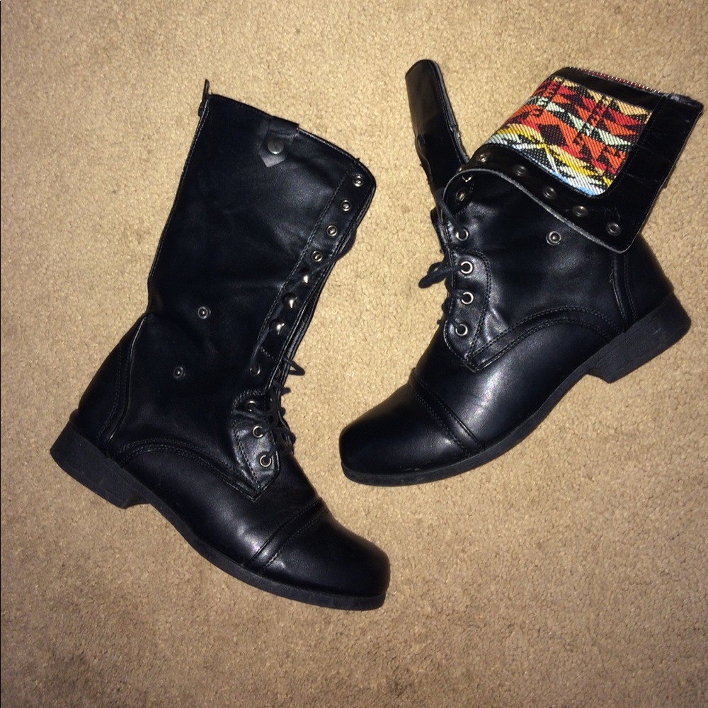 NWOT Reversible leather and Aztec print boots