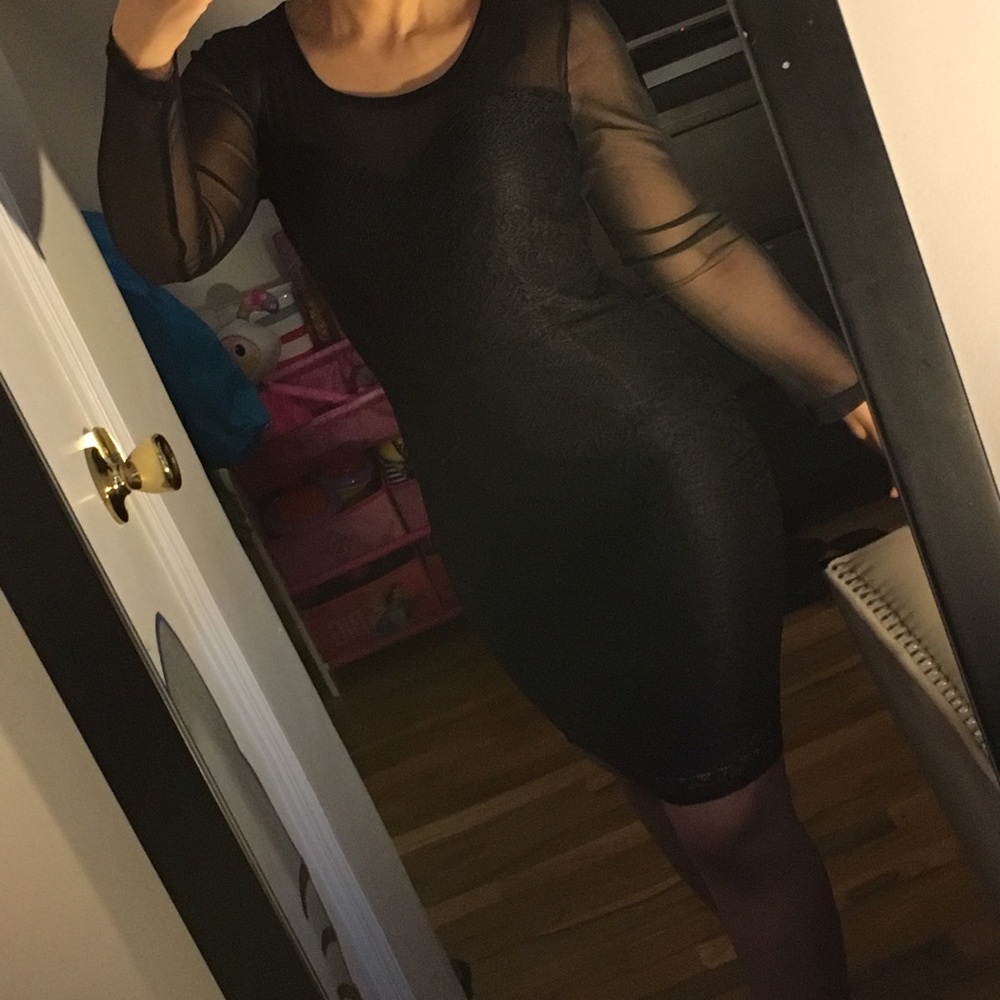 New! Black lace dress