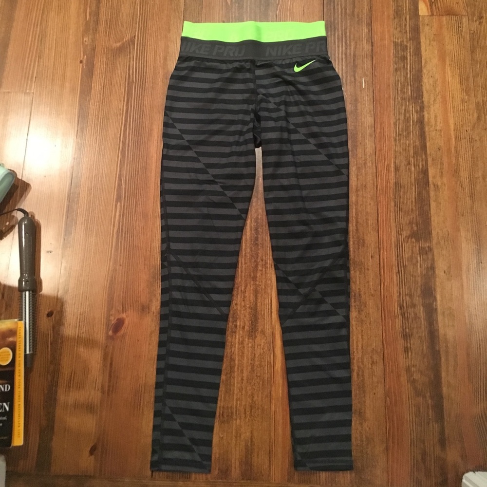 DRI-FIT NIKE LEGGINGS