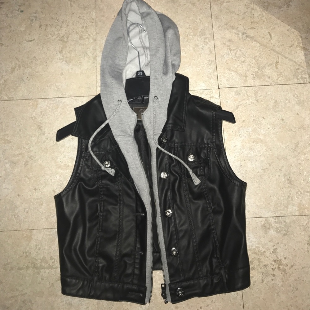 Light Hooded Vest