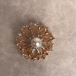 Costume brooch with pearls and diamonds
