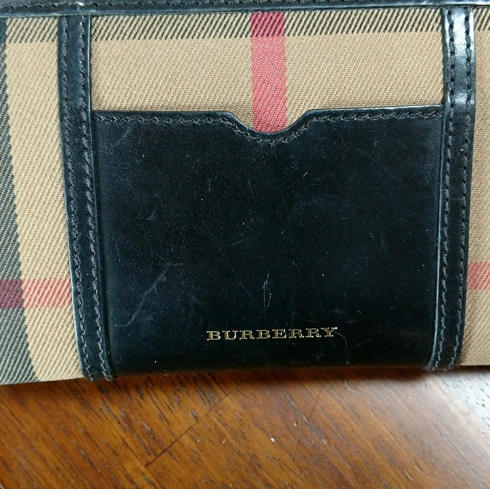 Burberry | House Check Ziggy Zip Around Wallet