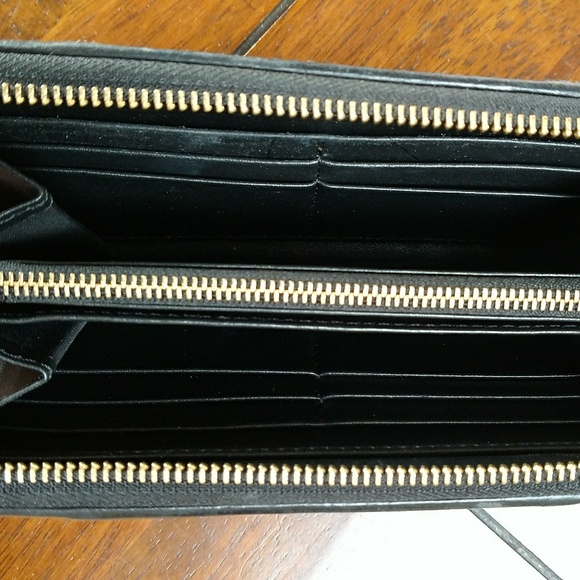 Burberry | House Check Ziggy Zip Around Wallet - Picture 4 of 4