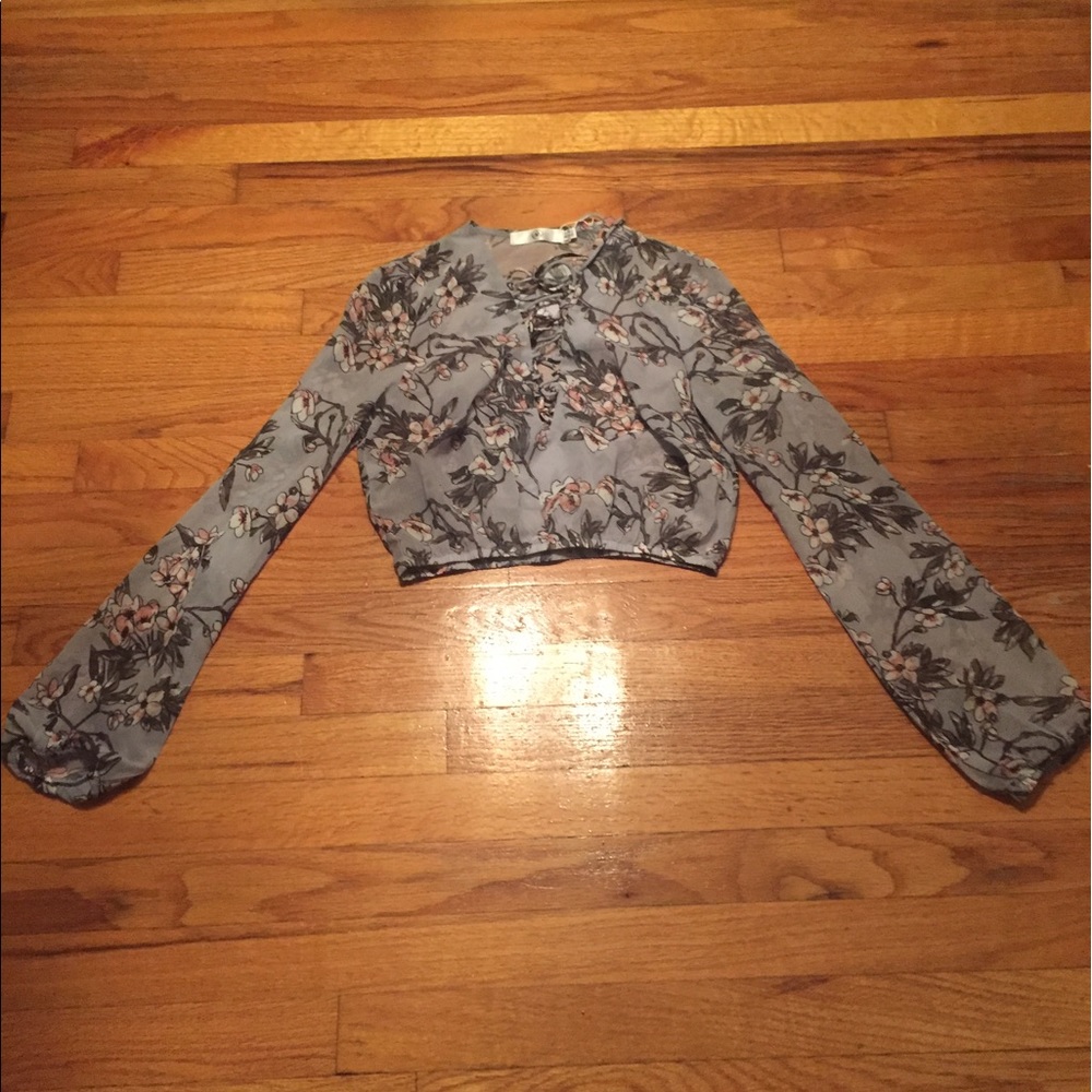 Cute floral crop top.