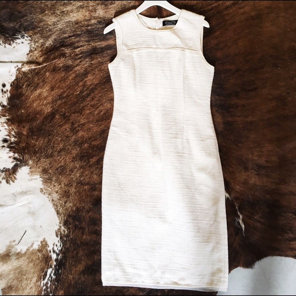 MAGASHONI women's cream Sleeveless boucle 👗