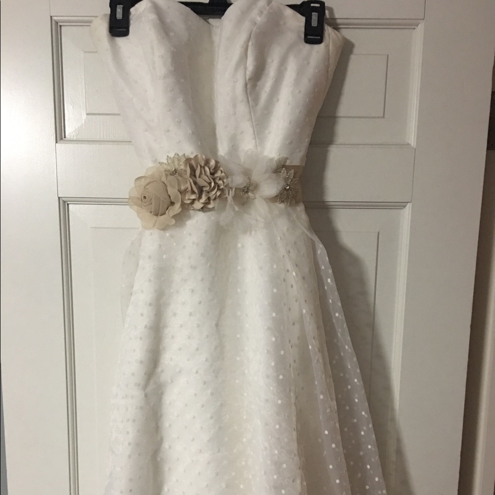 Beautiful white sweetheart neckline wedding dress