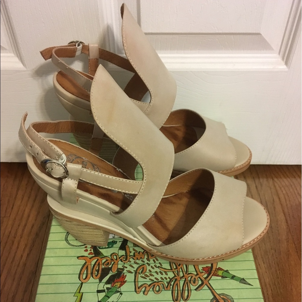 Jeffrey Campbell Sybil Nude Beige Sandals SZ 9