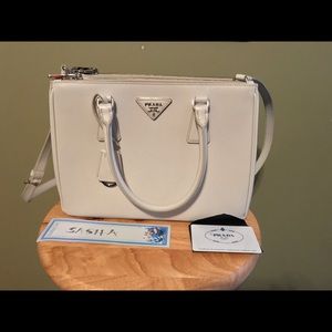 🎉SOLD🎉Prada Saffiano double zip bag👇🏼markdown