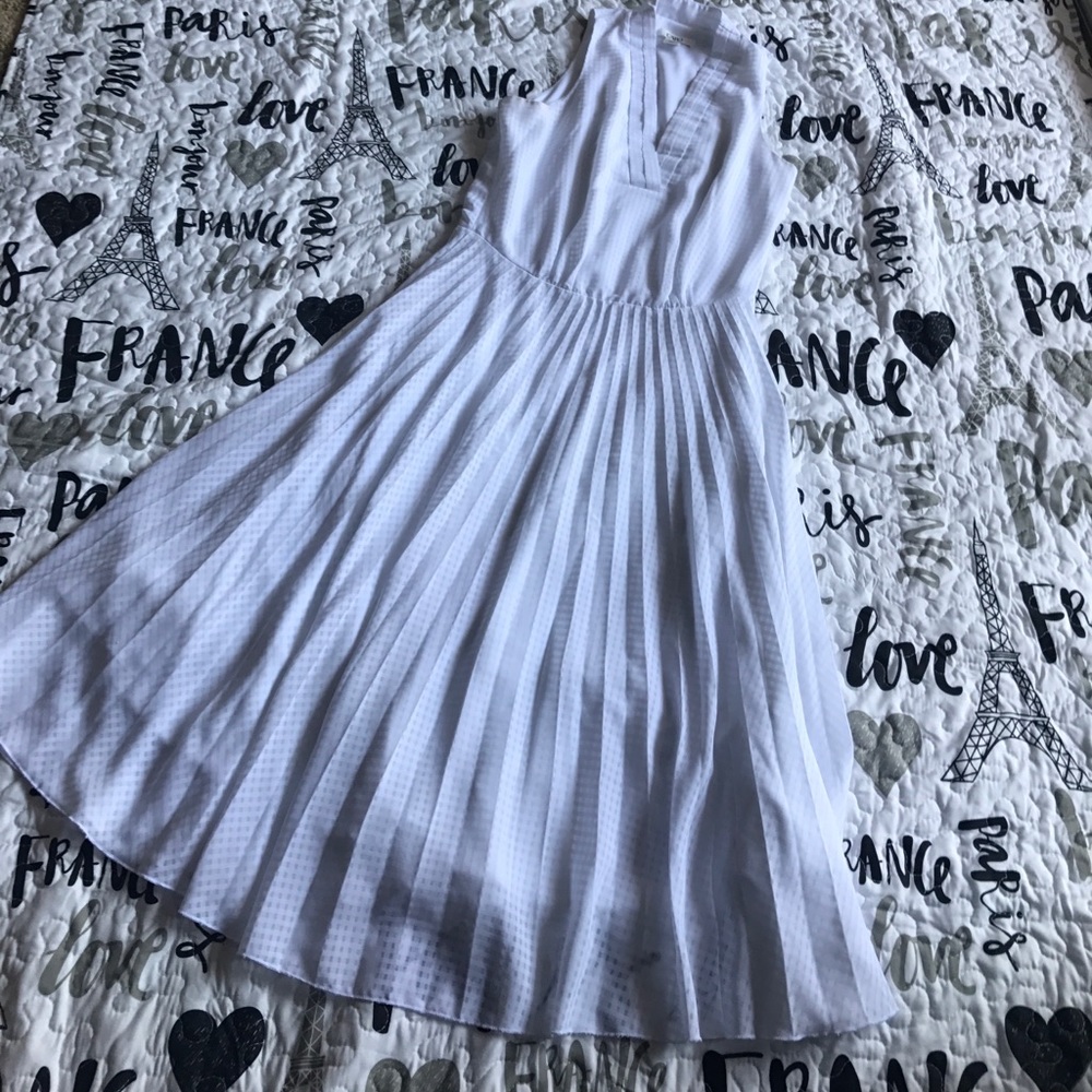 💋White pleated dress