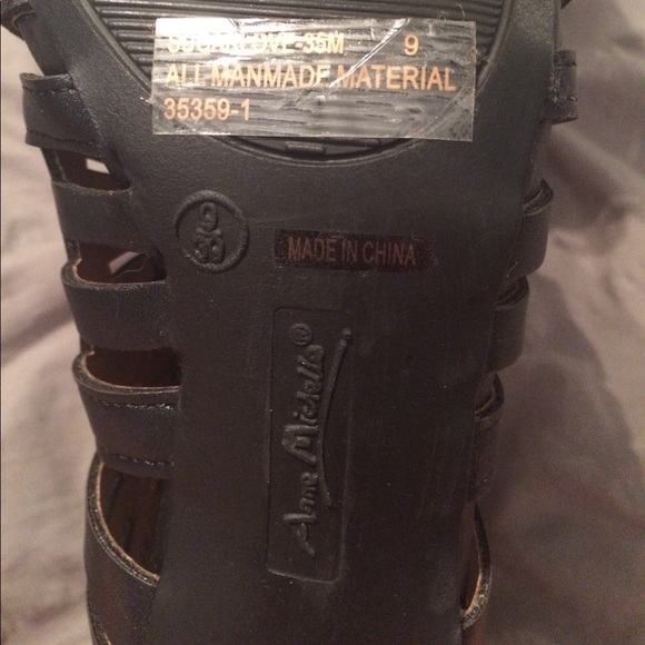 Black strappy heels- NWOT - Picture 4 of 5