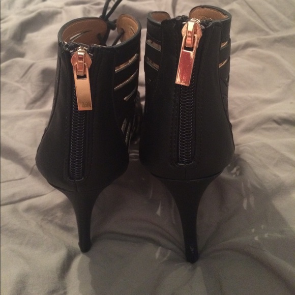 Black strappy heels- NWOT - Picture 5 of 5
