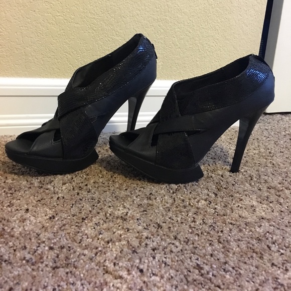 Cr. Luxe heels - Picture 1 of 3
