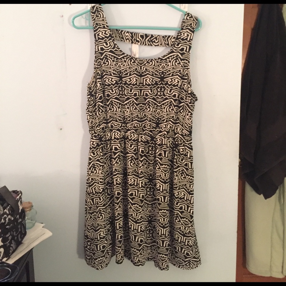 Black and white patterned Forever 21 dress