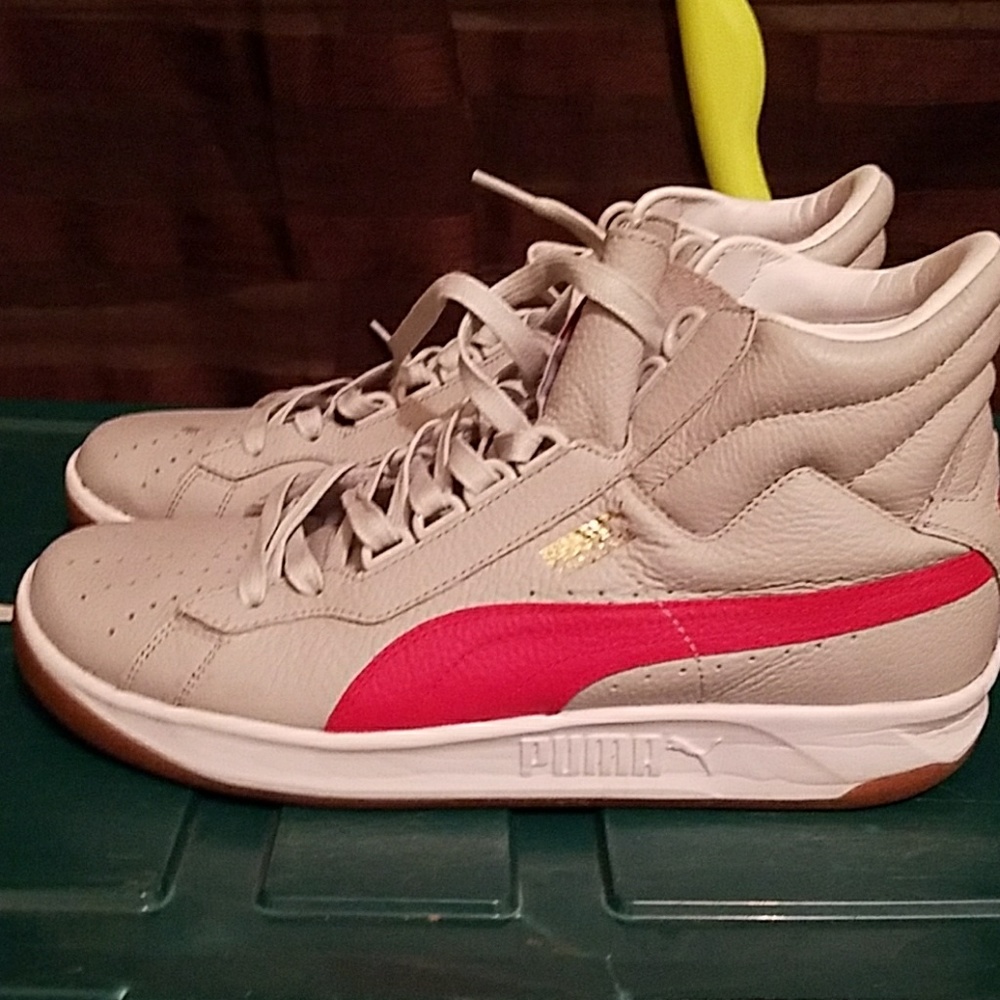 Leather Puma sneaker
