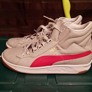 Leather Puma sneaker