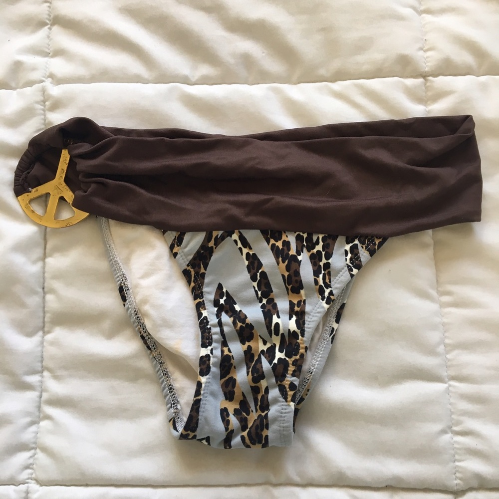 Cheeky San Lorenzo cheetah bottom