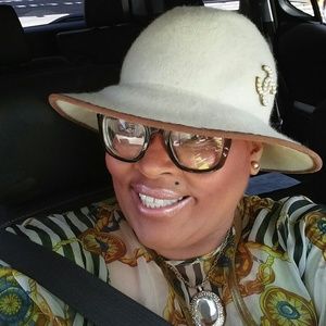 Meet your Posher, Claudette