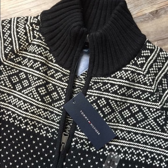 Tommy Hilfiger Men's Sweater - Picture 2 of 5