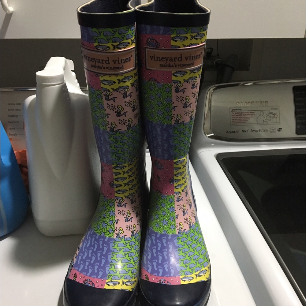 Vineyard vine rain boots