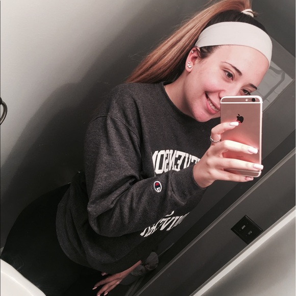 Meet your Posher, Lauren - Picture 2 of 3