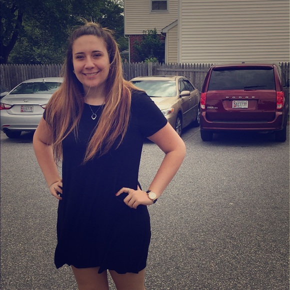 Meet your Posher, Lauren - Picture 3 of 3