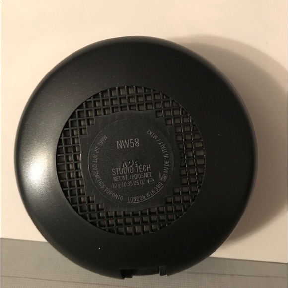 MAC STUDIO TECH FOUNDATION never opened - Picture 3 of 4